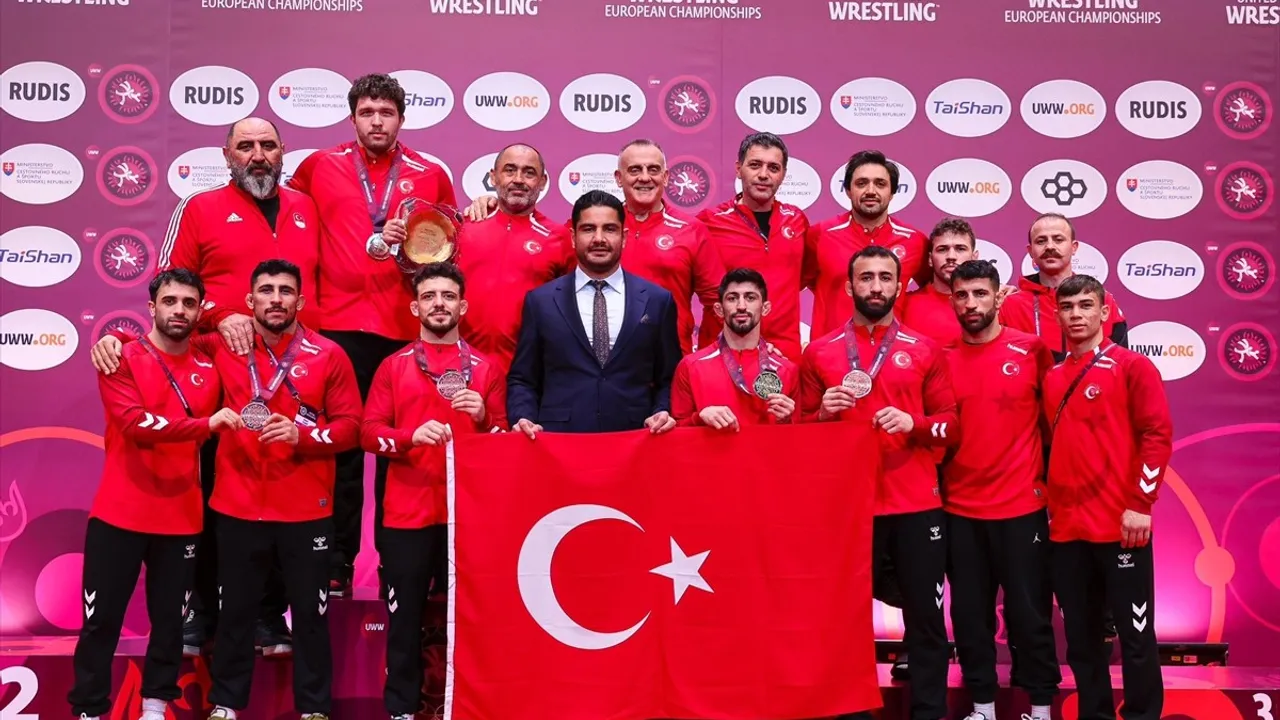 Grekoromen Güreş Milli Takımı Avrupa 2'ncisi Oldu