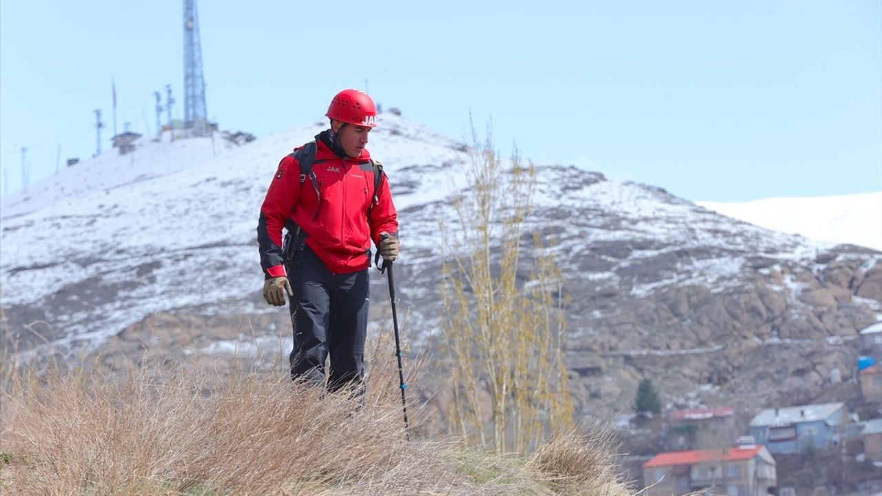 Hakkari'de Kayıp Kadın İçin Arama Çalışmaları Devam Ediyor