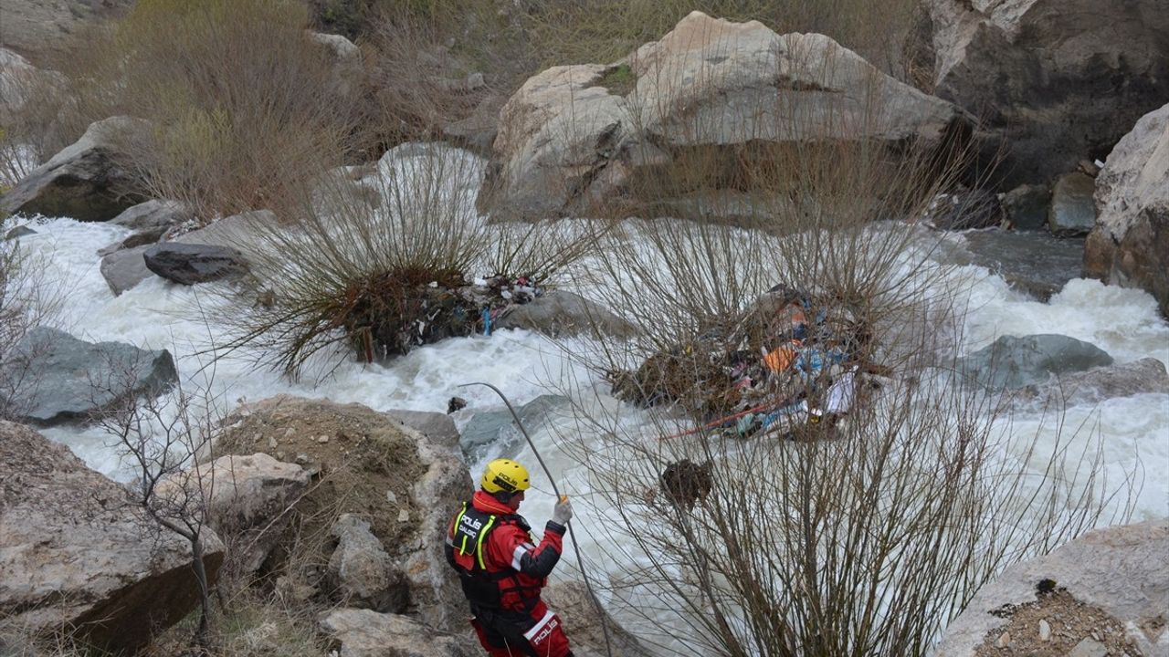 Hakkari'de Kayıp Kadın İçin Arama Çalışmaları Dördüncü Günde