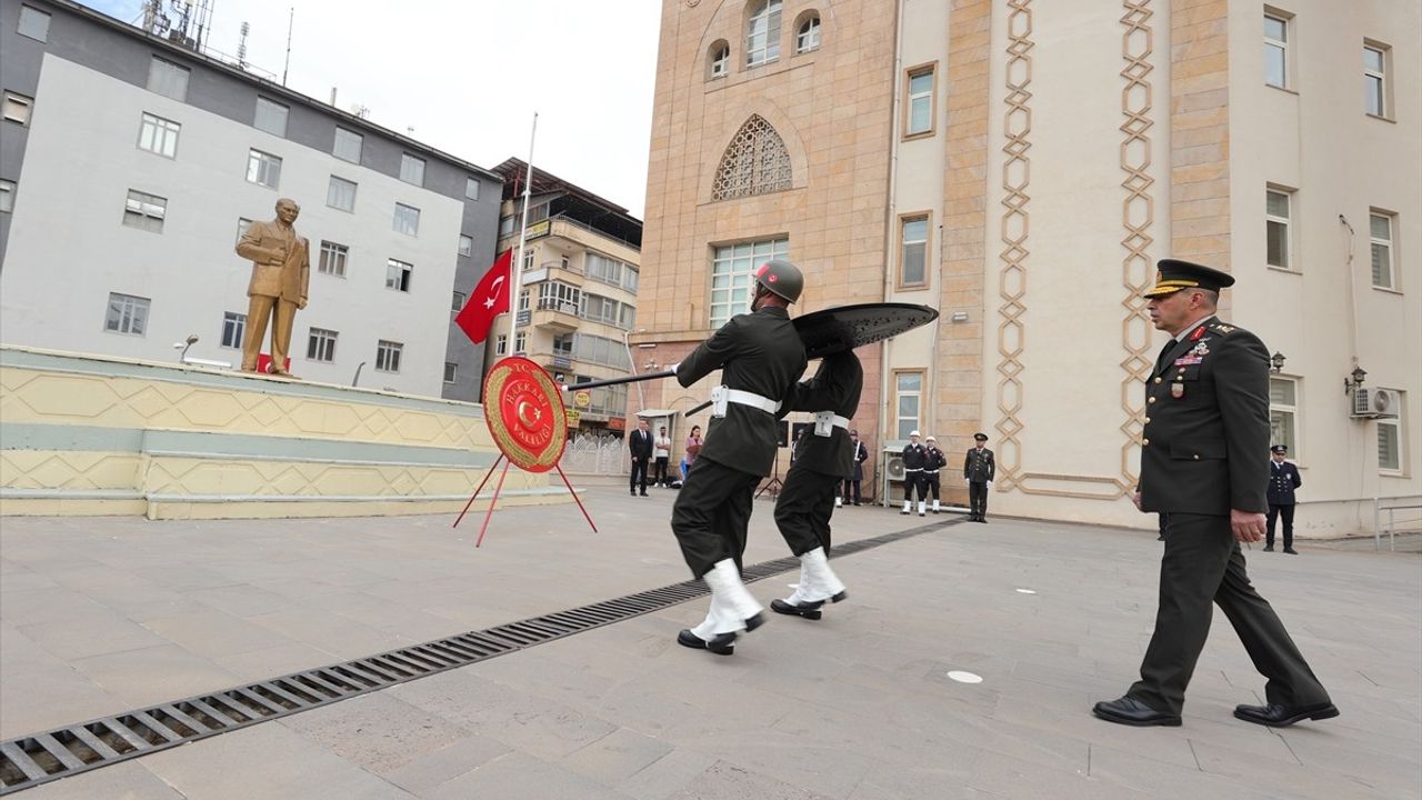 Hakkari'nin Düşman İşgalinden Kurtuluşunun 107. Yıl Dönümü Coşkuyla Kutlandı