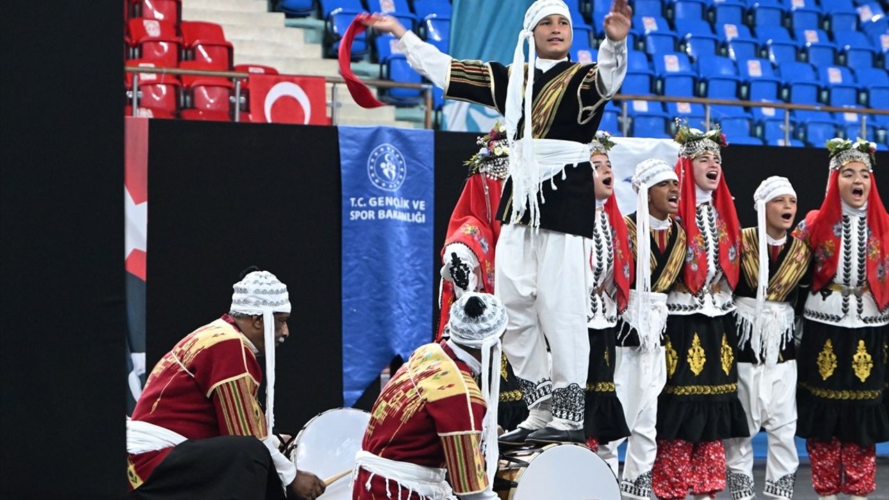 Halk Oyunları Yıldızlar Türkiye Şampiyonası Düzce'de Başladı