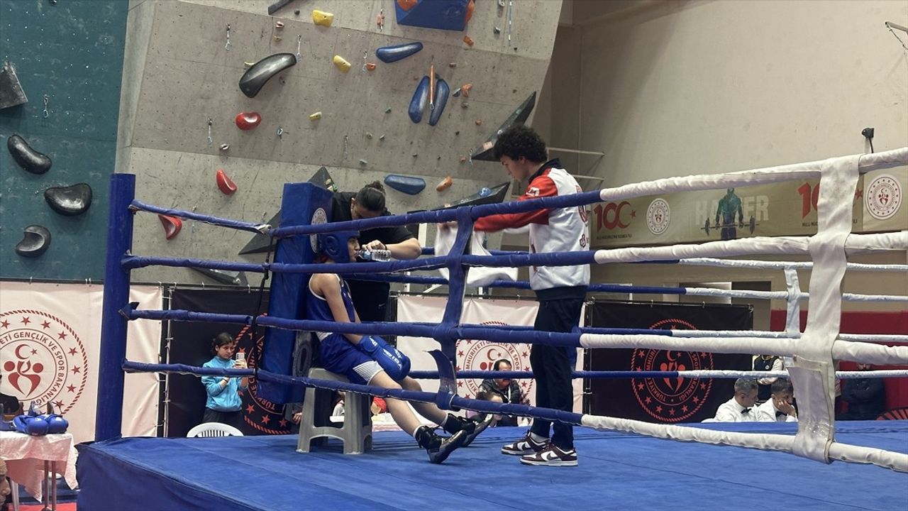 Hamdi Yıldırım 22 Yaş Altı Kadınlar Türkiye Boks Şampiyonası Samsun'da Başladı
