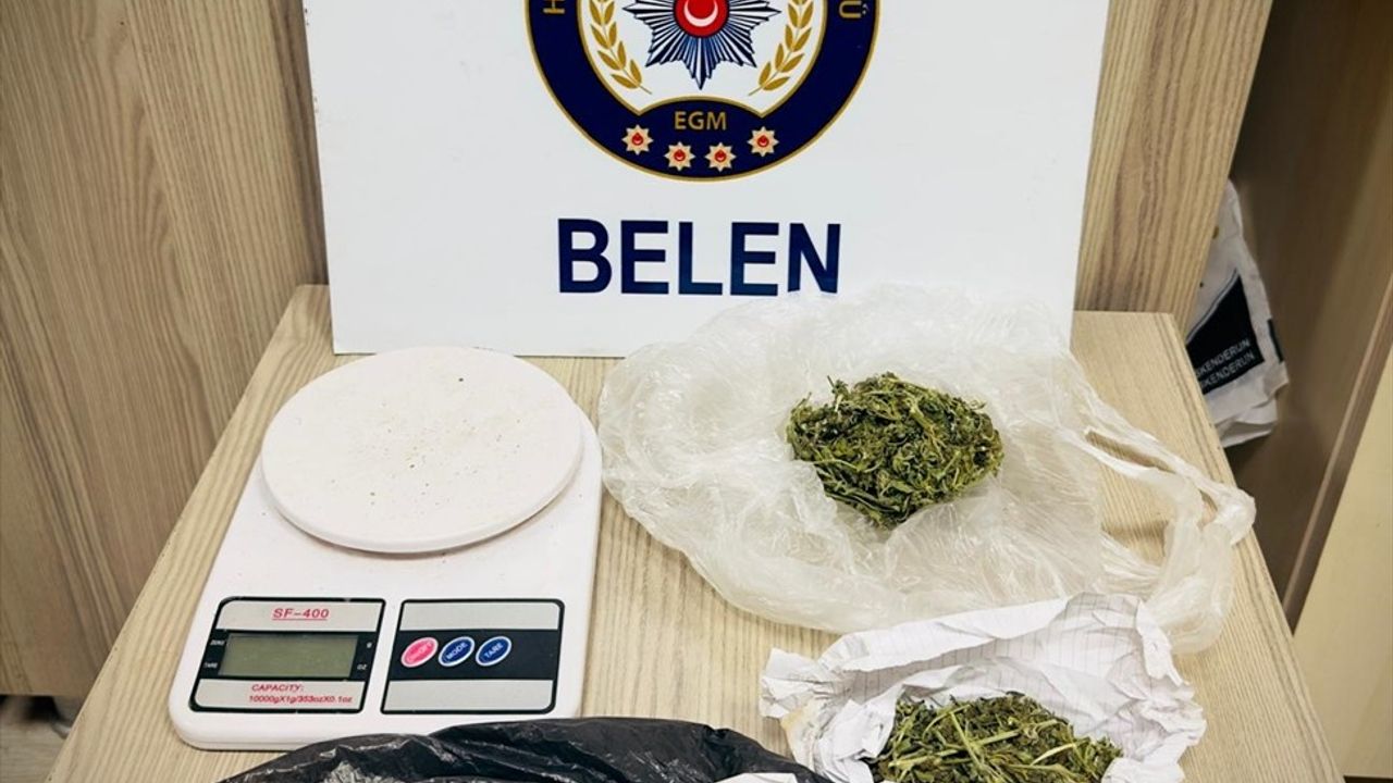 Hatay'da Uyuşturucu Satıcısı Suçüstü Yakalandı