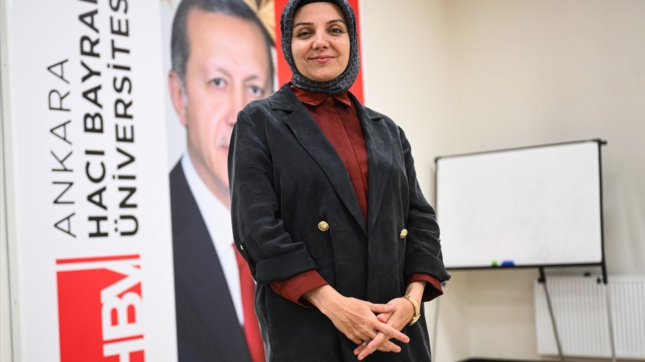 HBV İletişim Fakültesi'nde 'Medyanın Sınırlarını Kim Belirler?' Semineri Düzenlendi