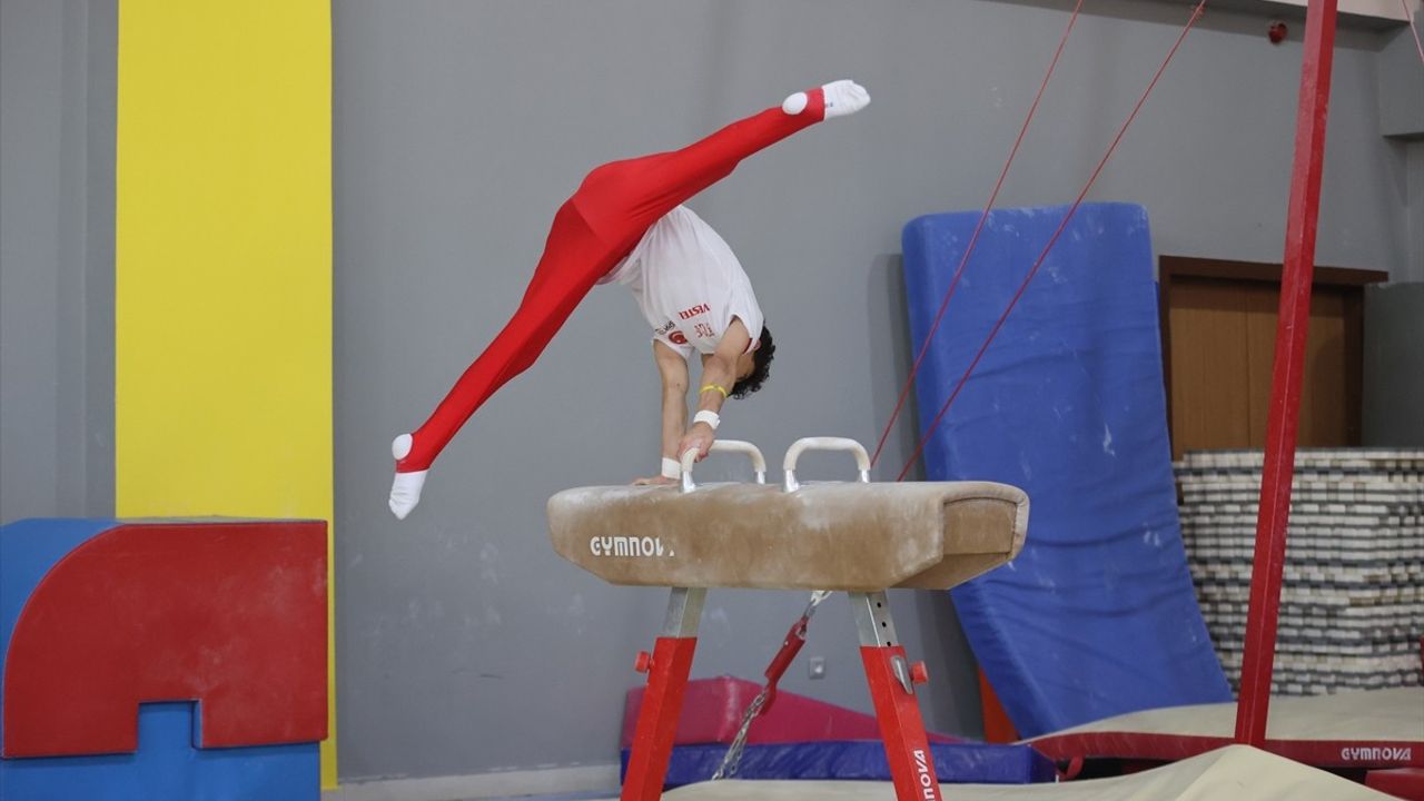 Hüseyin Emir Cünedioğlu: Dünya Şampiyonluğu Hedefleyen Genç Cimnastikçi