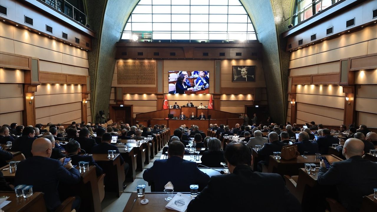 İBB Meclisi'nde Yolsuzluk Araştırma Komisyonu Teklifi Reddedildi