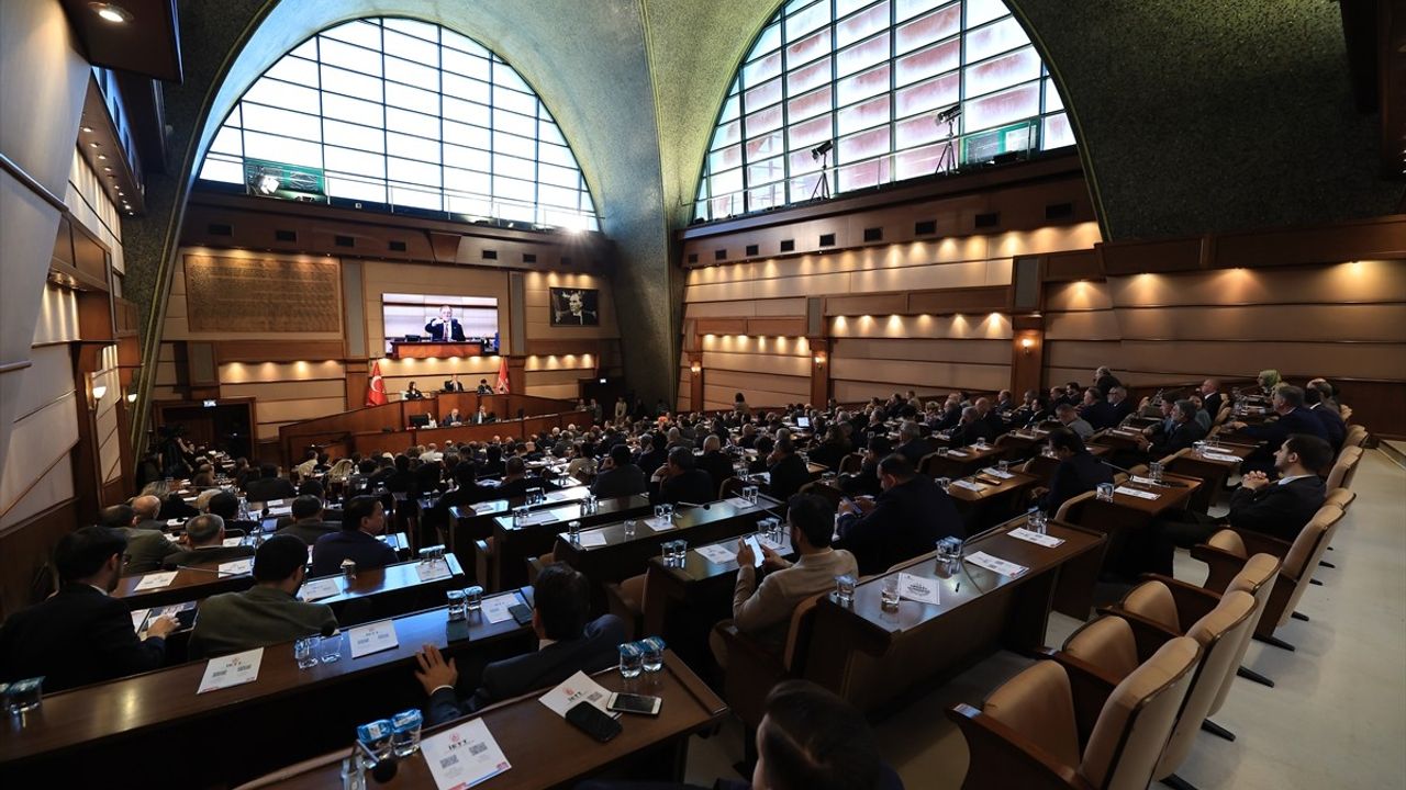 İBB Meclisinde Usulsüzlük İddialarına Soru Önergeleri Reddedildi