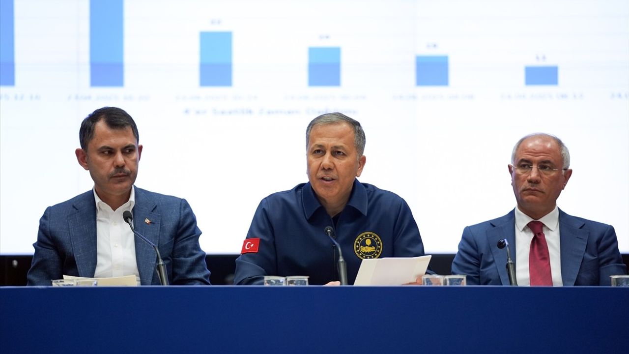 İçişleri Bakanı Yerlikaya İstanbul'daki Deprem Sonrasındaki Gelişmeleri Açıkladı