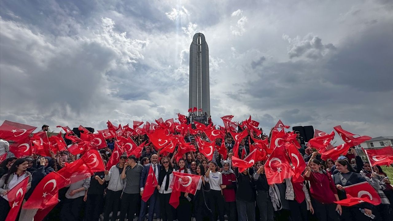 Iğdır'da Öğrenciler Ermeni Katliamını Unutmadı