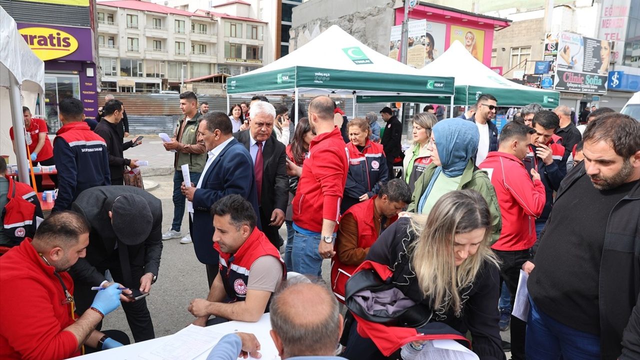 Iğdırlılar 'Kanımızla Canımızla Milletimizin Emrindeyiz' Diyerek Kan Bağışında Bulundu