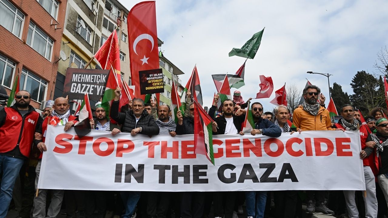 İHH'nın 'Gazze Ölüyor Ayağa Kalk' Yürüyüşü Başladı