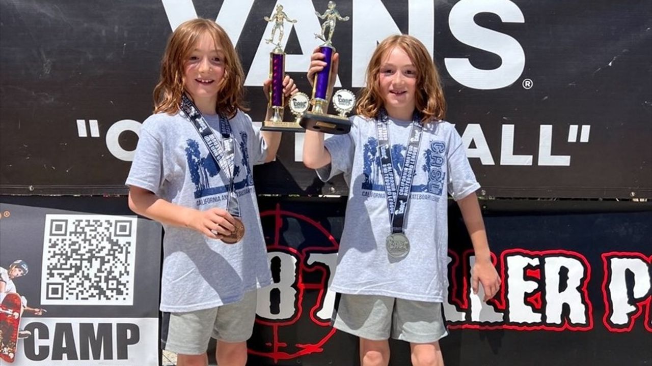 İkiz Kaykaycılar Efe ve Ege Tok, ABD Yarışmasında Zirveye Çıktı