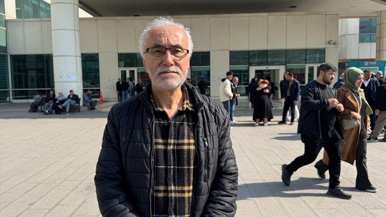 İngiliz Boksör, Eyüpsultan'da Taksi Şoförünü Darbederken Yakalandı