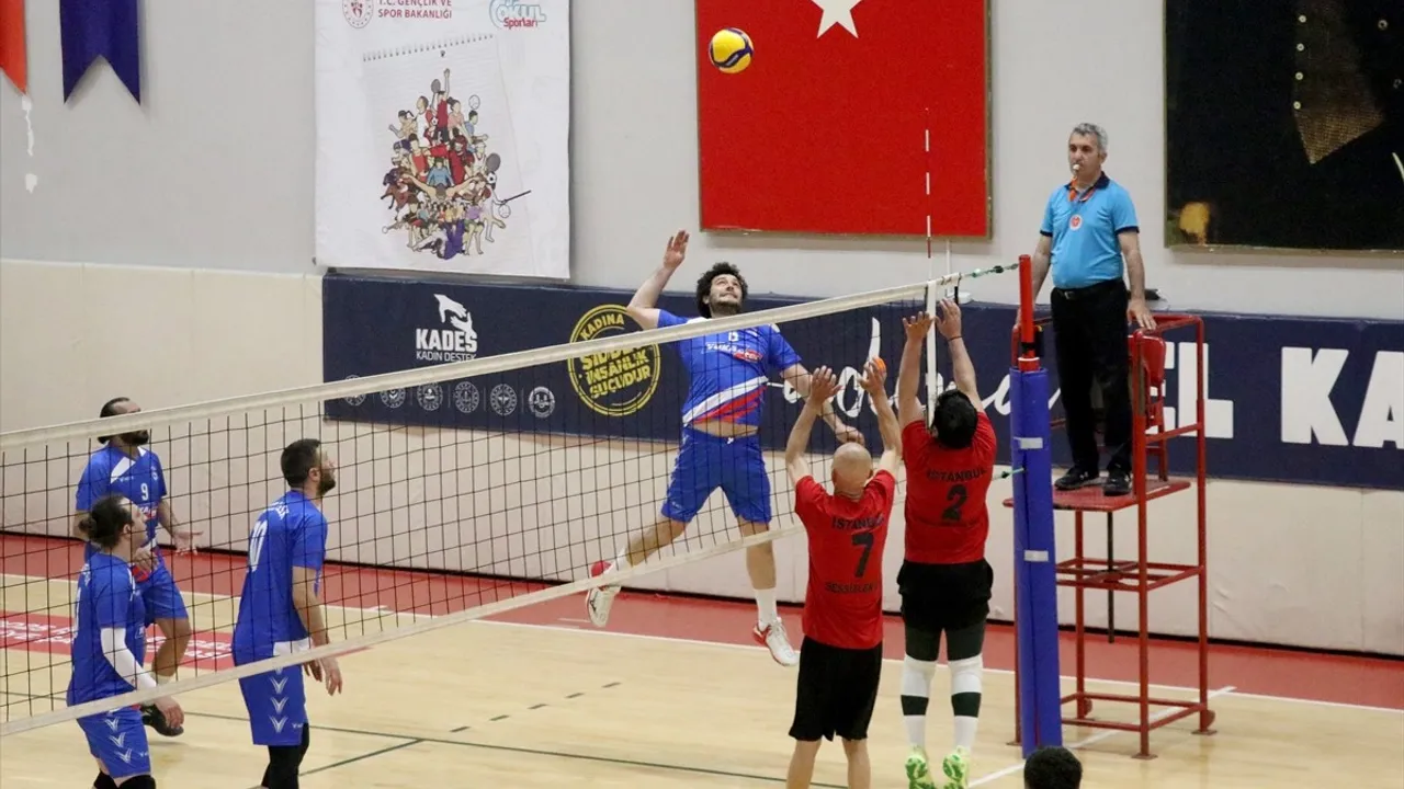 İşitme Engelliler Türkiye Voleybol Şampiyonası Karabük'te Devam Ediyor