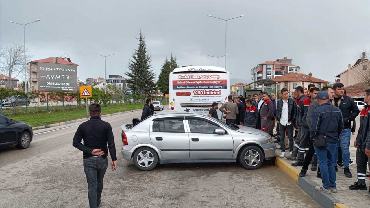 Isparta'da Otomobil ile Halk Otobüsü Çarpıştı: 1 Ölü, 3 Yaralı
