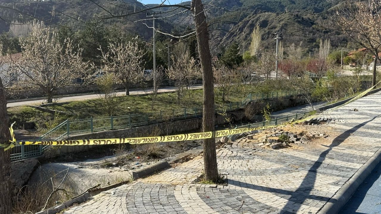 Isparta'da Otomobil Kazasında Komiser Hayatını Kaybetti