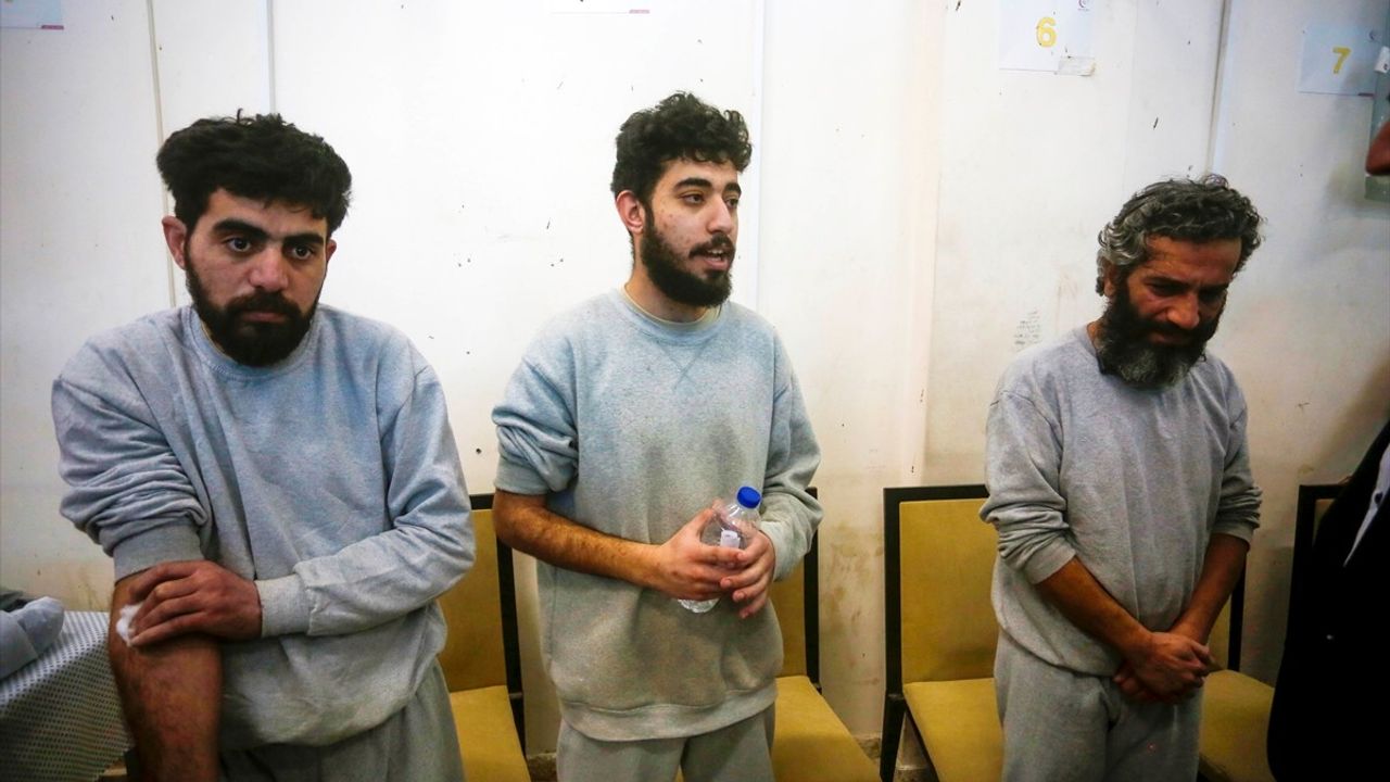 İsrail, Gazze'de 10 Filistinliyi Serbest Bıraktı