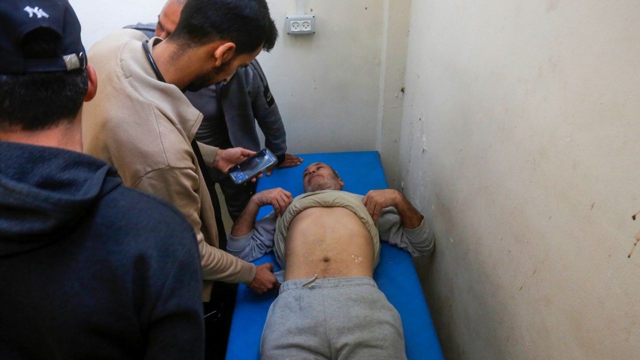 İsrail, Gazze'de 12 Filistinliyi Serbest Bıraktı