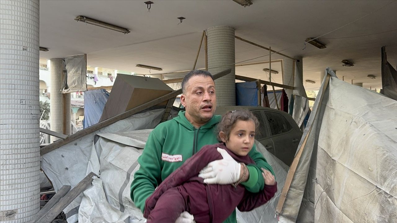 İsrail'in Gazze'deki Okul Saldırısında 19 Filistinli Hayatını Kaybetti