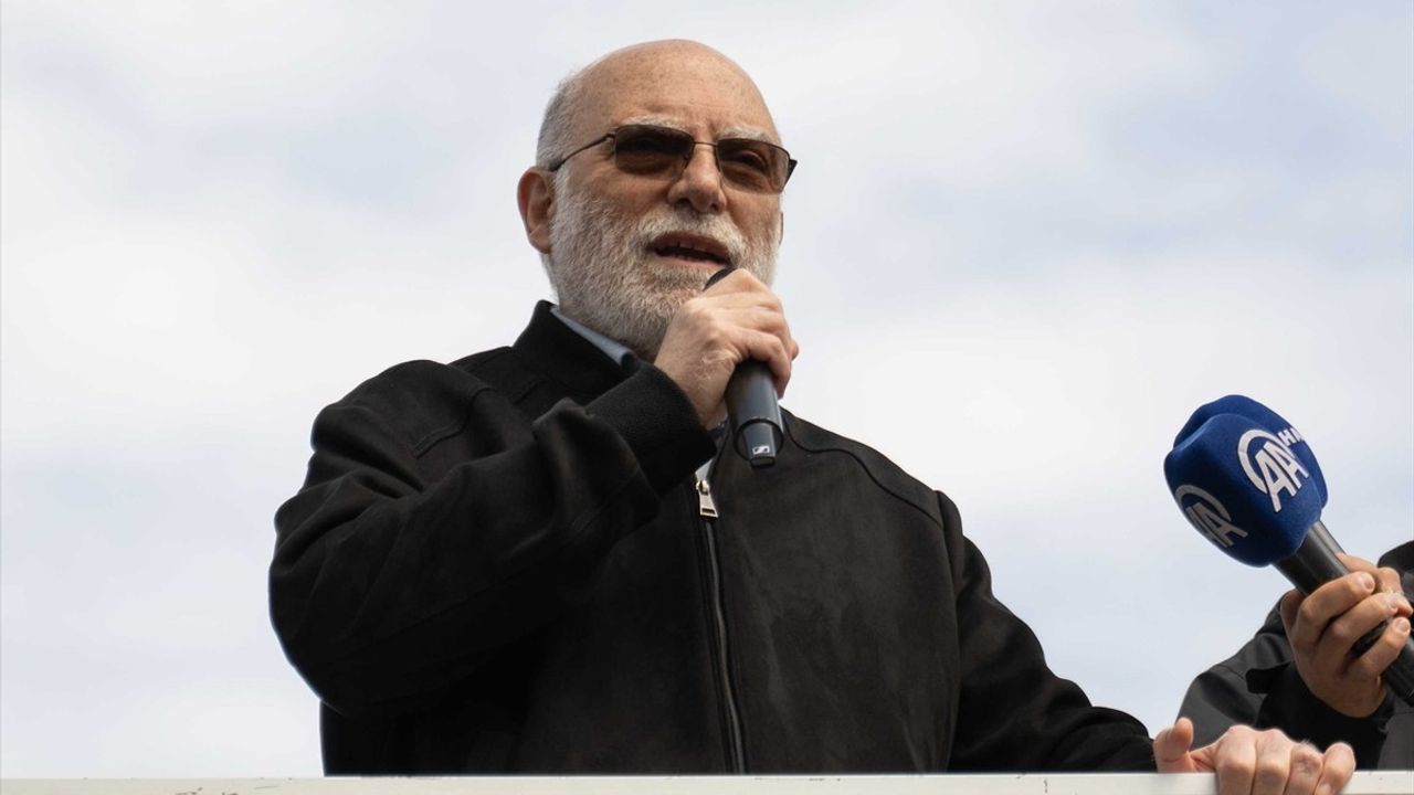 İsrail'in Gazze Saldırıları İstanbul'da Yürüyüşle Protesto Edildi