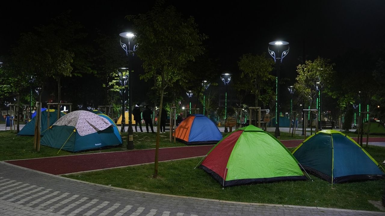 İstanbul'da Deprem Sonrası Dışarıda Geçirilen Geceler