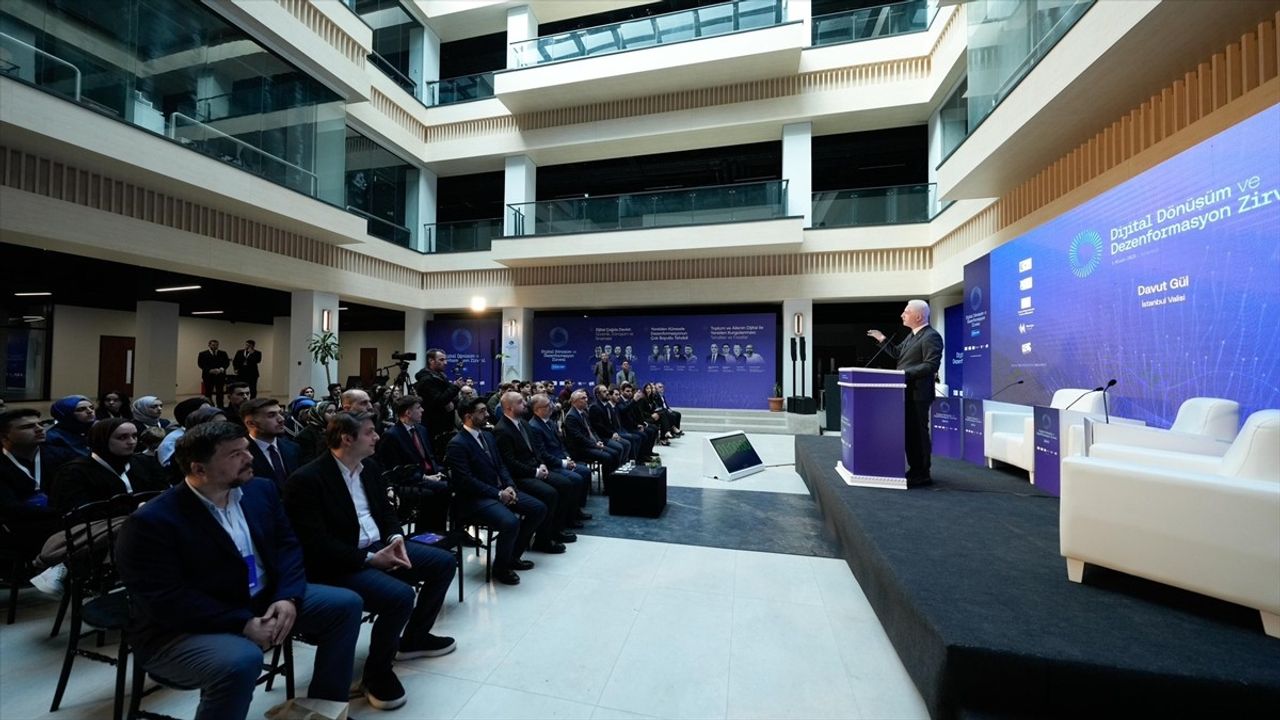 İstanbul'da Dijital Dönüşüm ve Dezenformasyon Zirvesi Yapıldı