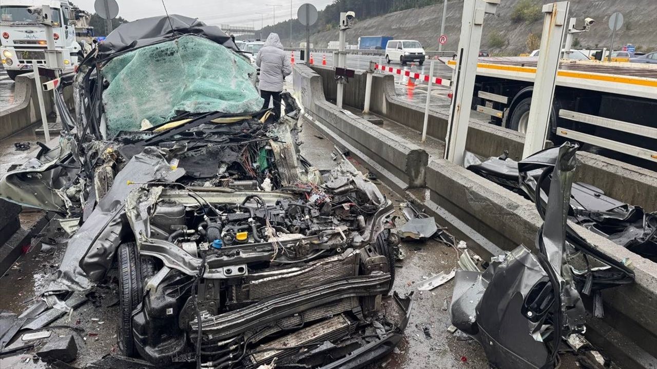 İstanbul'da Otoyolda Feci Kaza: Sürücü Hayatını Kaybetti
