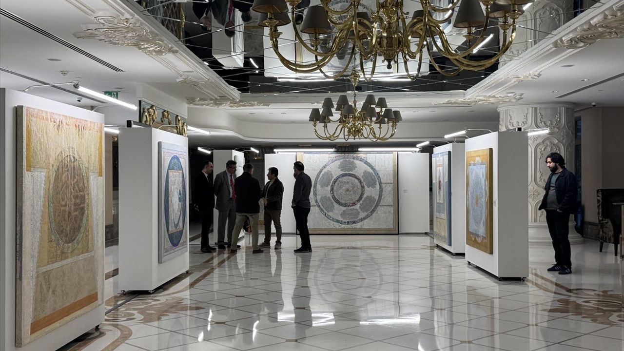 İstanbul'da 'Sufi Aşk İzdüşümler' Sergisi 20 Nisan'a Kadar Ziyaretçilerini Bekliyor