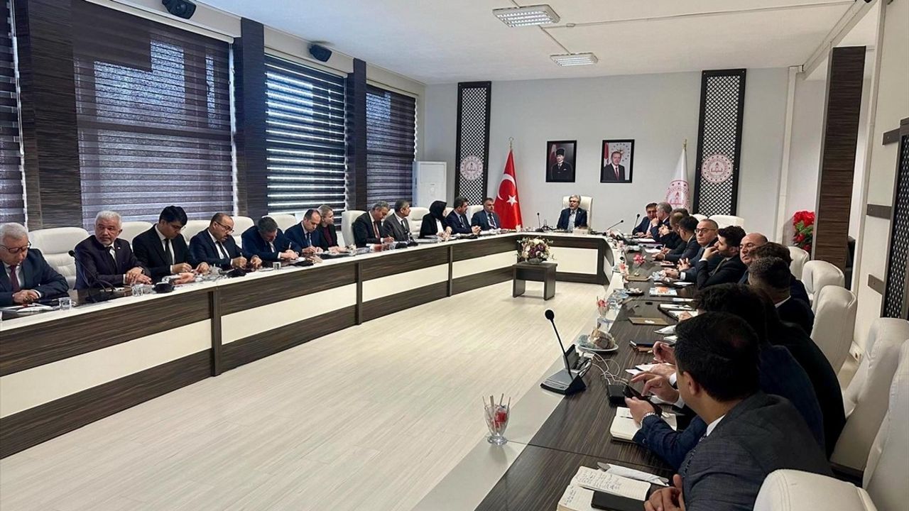 İstanbul'daki Depremin Ardından Eğitim Camiası Dayanışma İçin Sahada