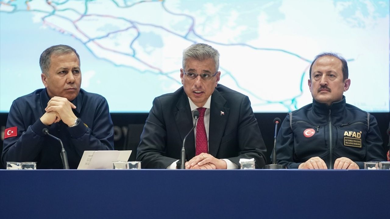 İstanbul Depremlerinin Ardından Sağlık Bakanı Memişoğlu'ndan Açıklamalar