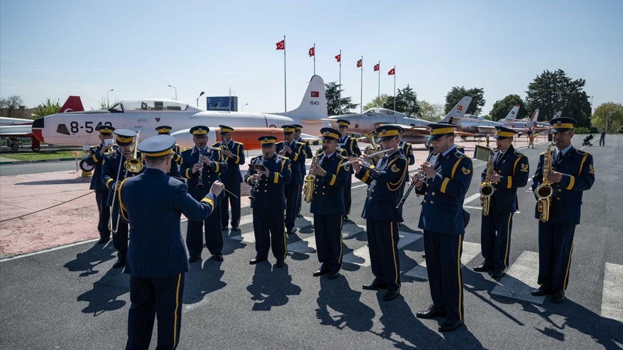 İstanbul Hava Kuvvetleri Müzesi'nde Coşkulu 23 Nisan Etkinliği