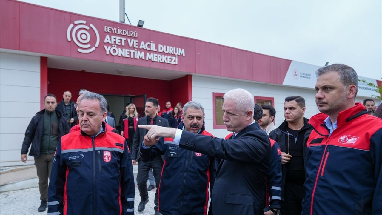 İstanbul Valisi Gül, Deprem Sonrası Koordinasyon Toplantısı Düzenledi