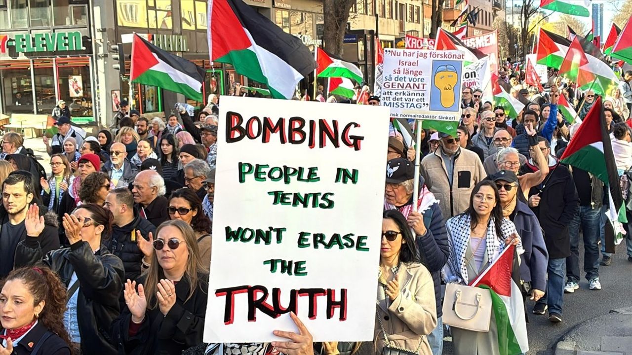 İsveç'te İsrail'e Protesto: Filistinli Kadın ve Çocukların Katliamı