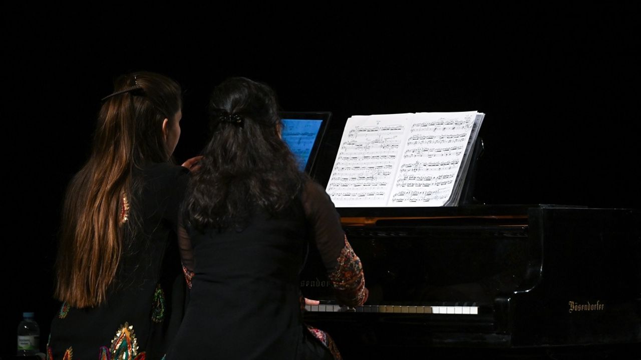 İsviçre-Türkiye Dostluk Anlaşması'nın 100. Yılında Sergi ve Konser Düzenlendi