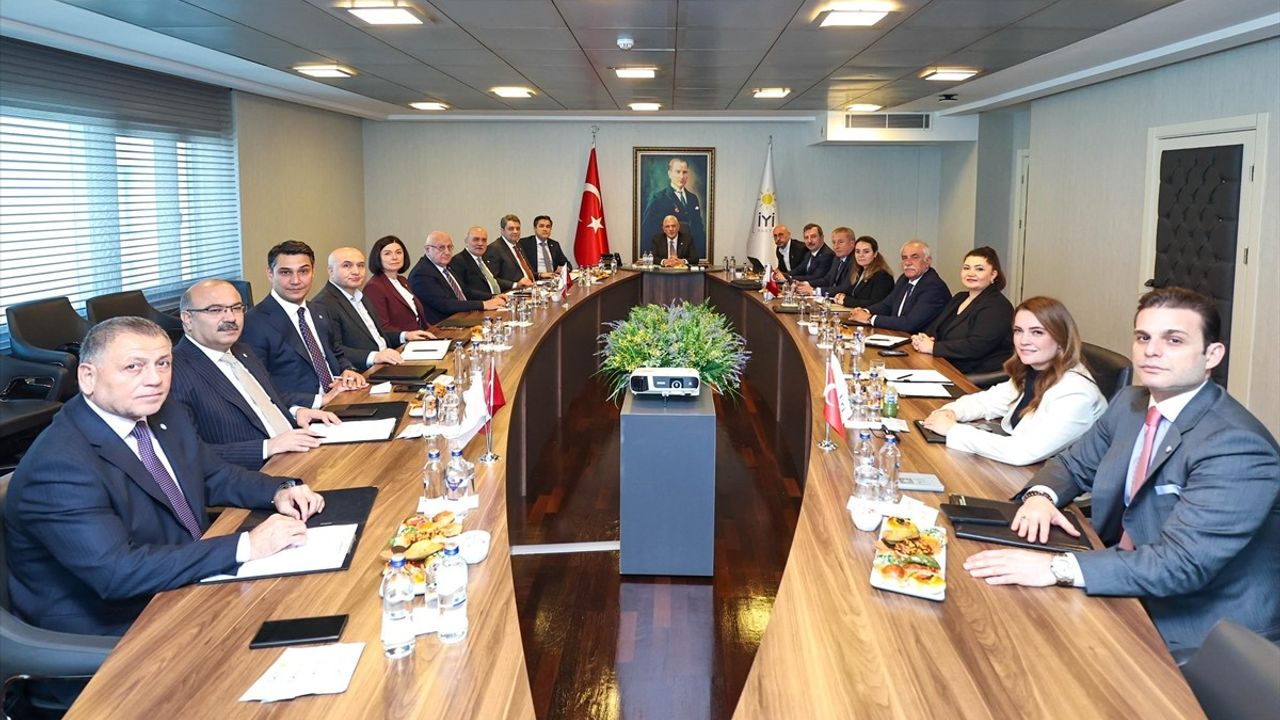 İYİ Parti Genel Başkanı Dervişoğlu, Başkanlık Divanı'nı Topladı