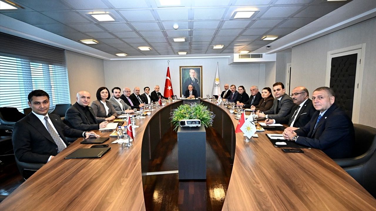 İYİ Parti Genel Başkanı Müsavat Dervişoğlu, Başkanlık Divanı'nı Topladı