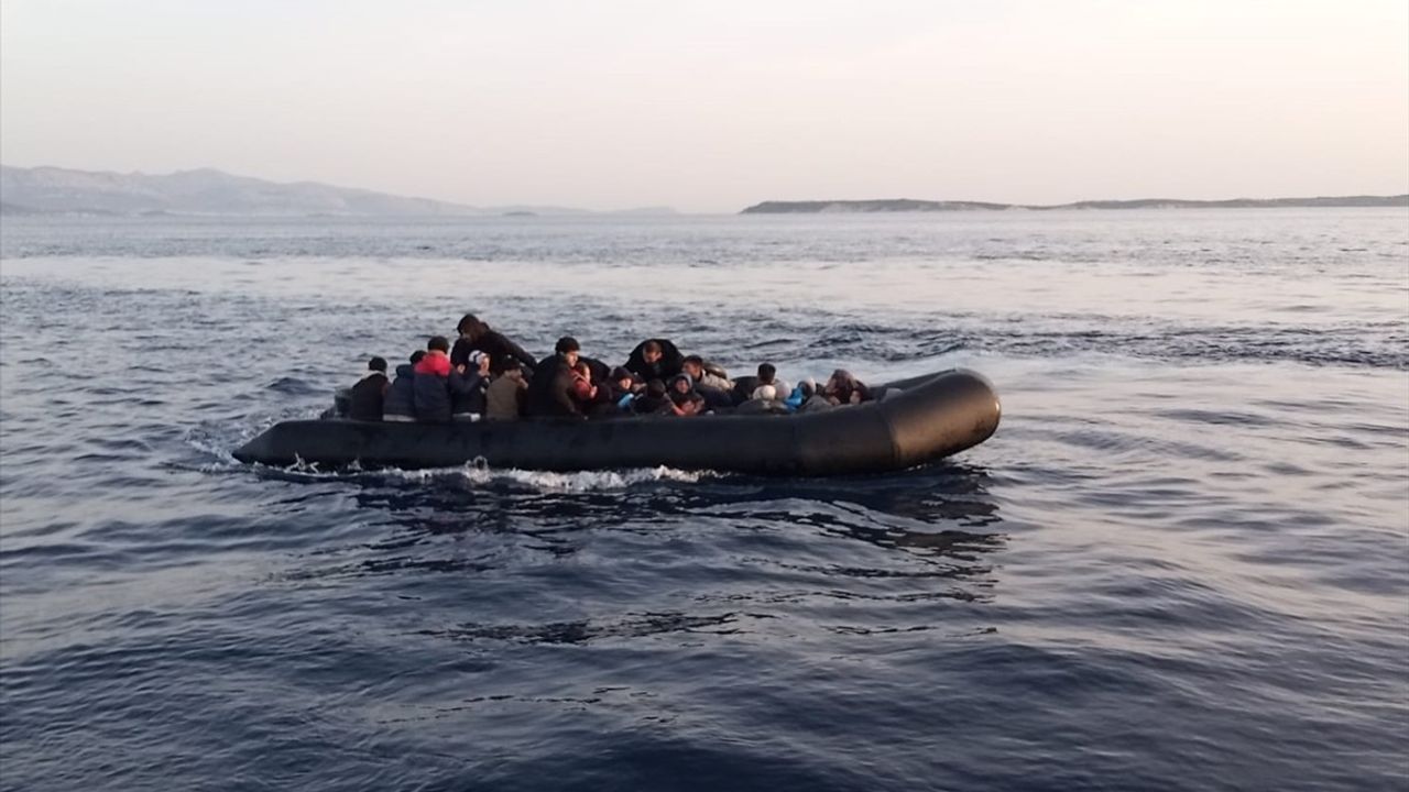 İzmir Açıklarında 41 Düzensiz Göçmen Yakalandı