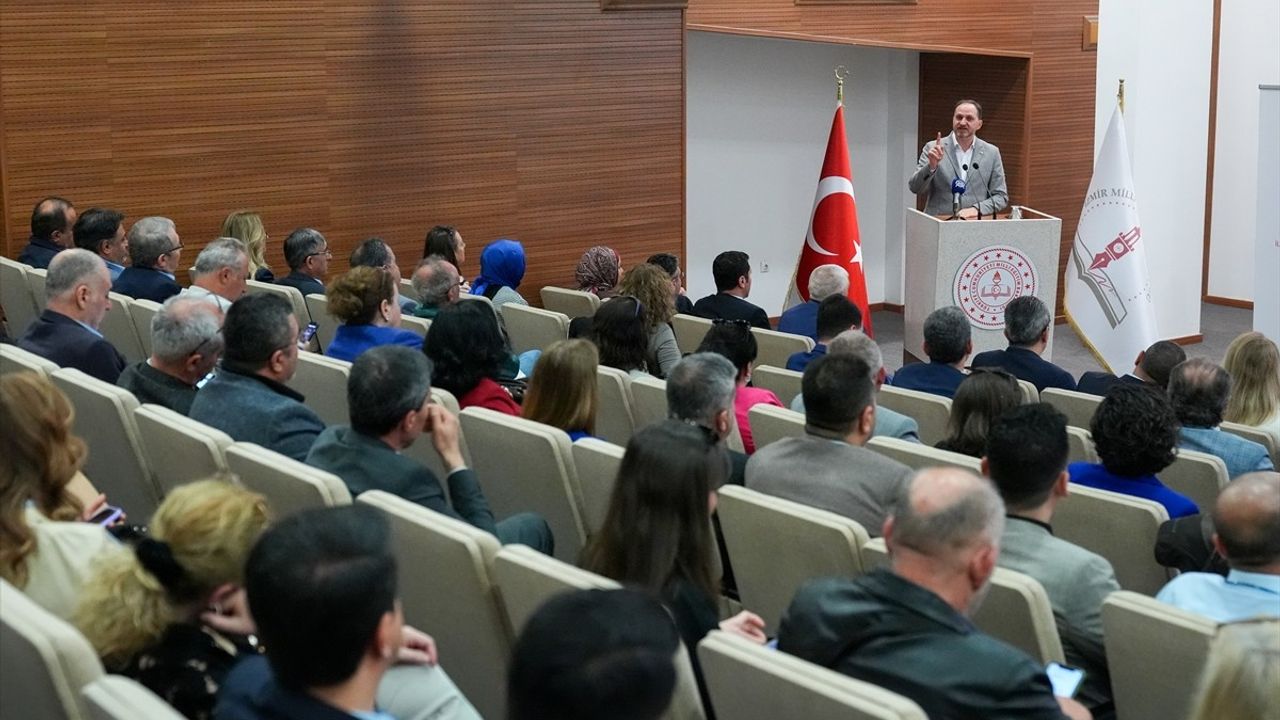 İzmir'de Bağımlılıkla Mücadele Seminerleri Düzenlendi
