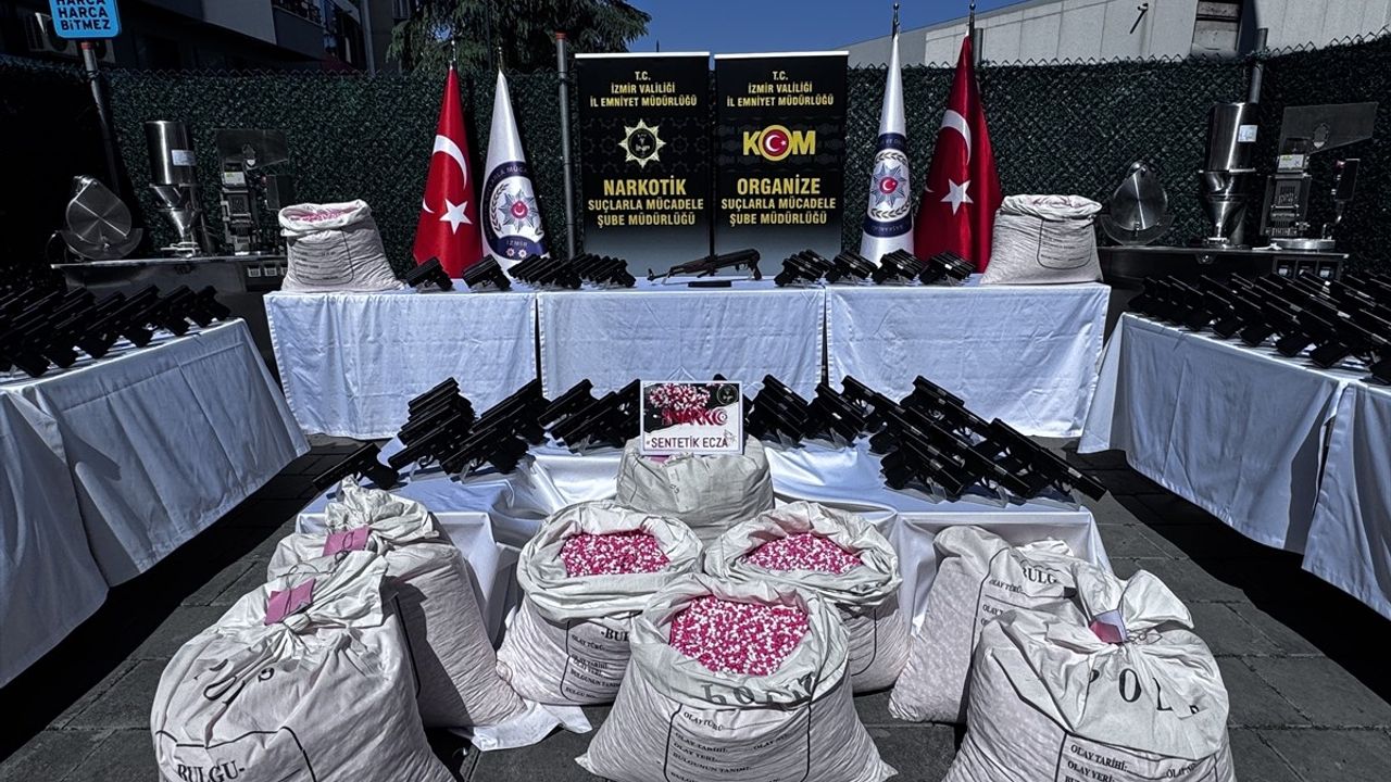 İzmir'de Dev Silah Operasyonu: 464 Silah Ele Geçirildi, 137 Kişi Tutuklandı