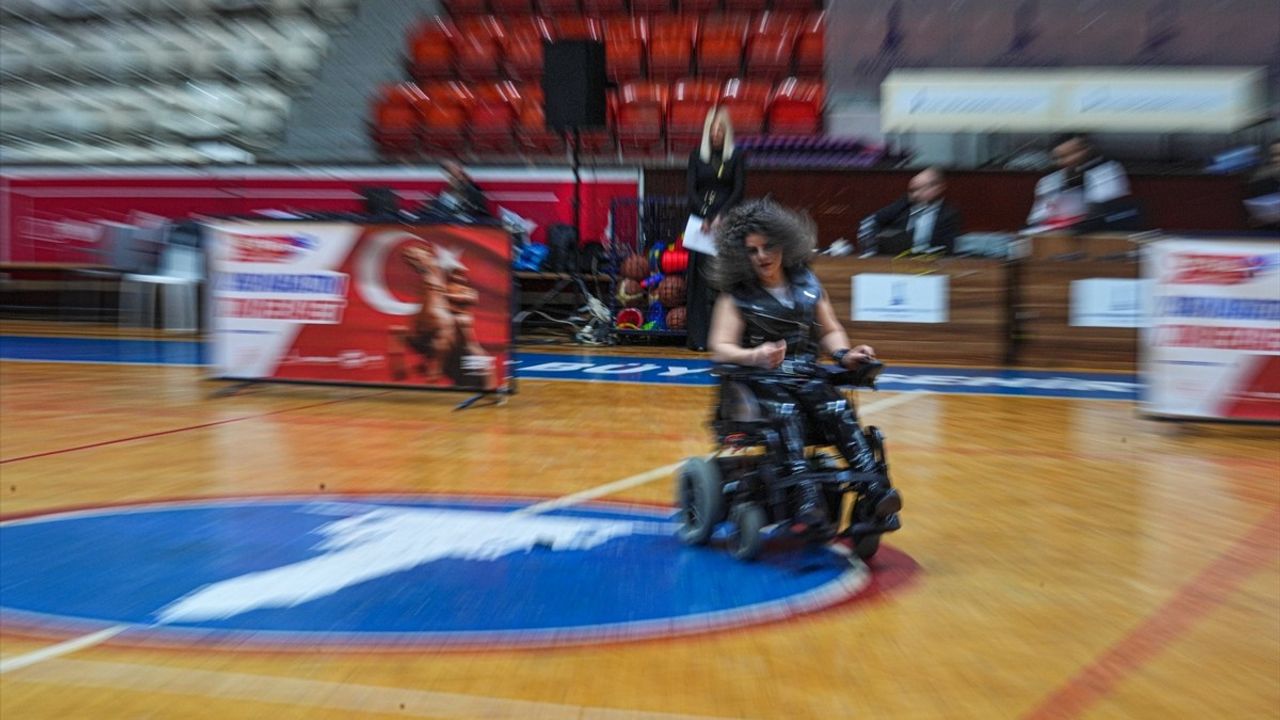 İzmir'de Para Dans Türkiye Şampiyonası Heyecanı Başladı