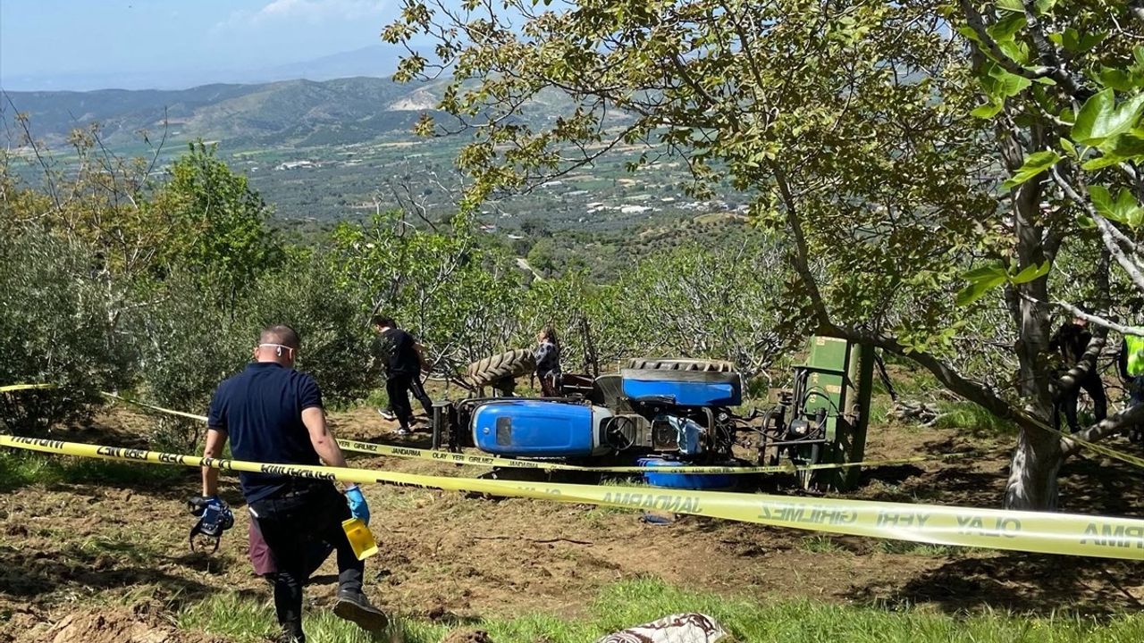 İzmir'de Traktör Devrildi: Sürücü Ali Özçelik Hayatını Kaybetti