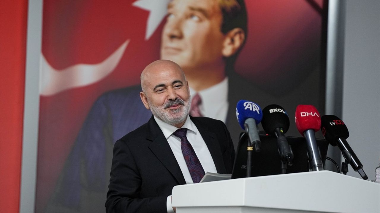 İzmir'de Uluslararası Polislik Sempozyumu Başladı