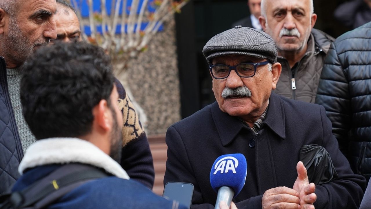 İzmir Emeklileri Kıdem Tazminatlarını Alamadıkları İçin Basın Açıklaması Yaptı