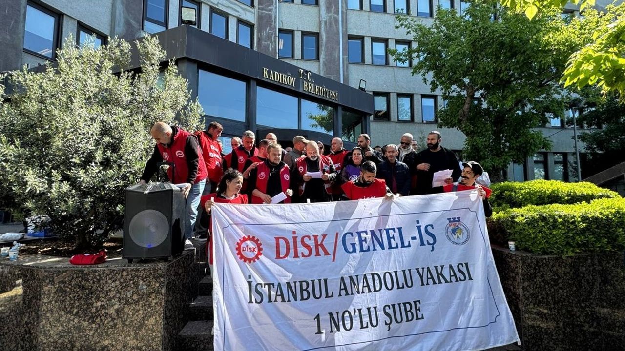 Kadıköy Belediyesi Çalışanlarının Ücret Problemi Protesto Edildi