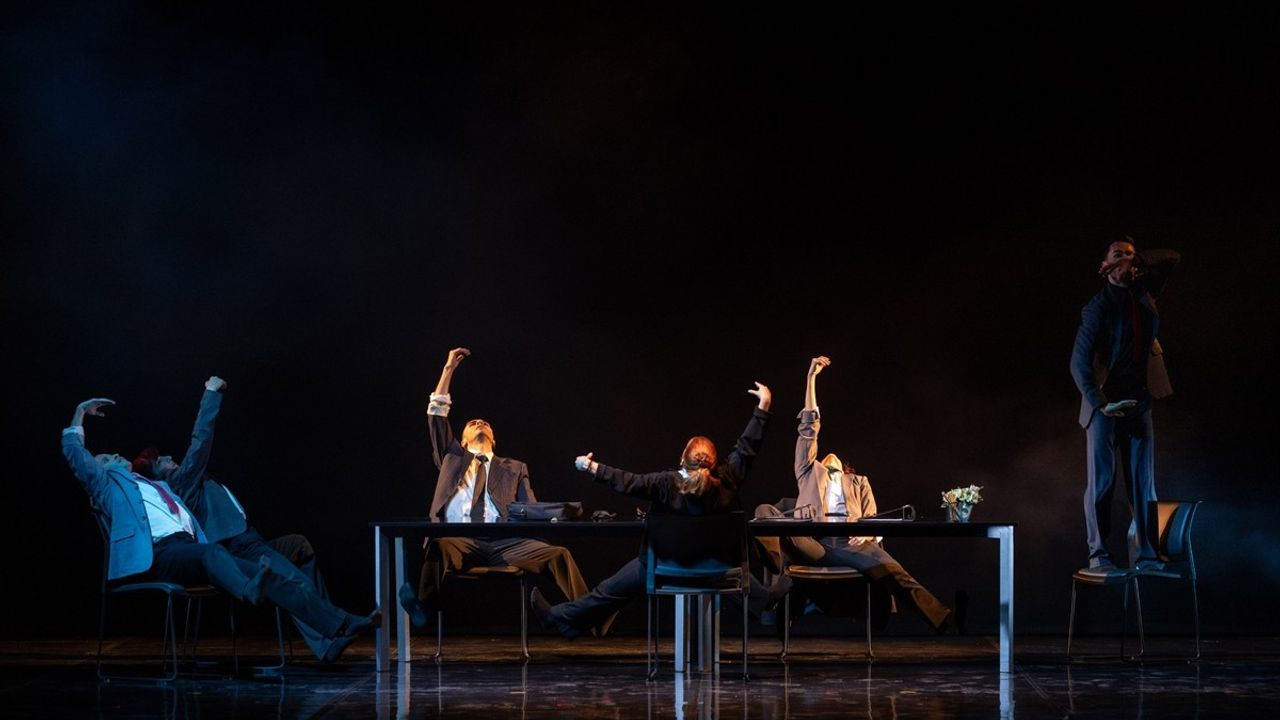 Kadıköy'de 'Apollo ve Dafne' Kantatının Modern Dansla Prömiyeri Yapıldı