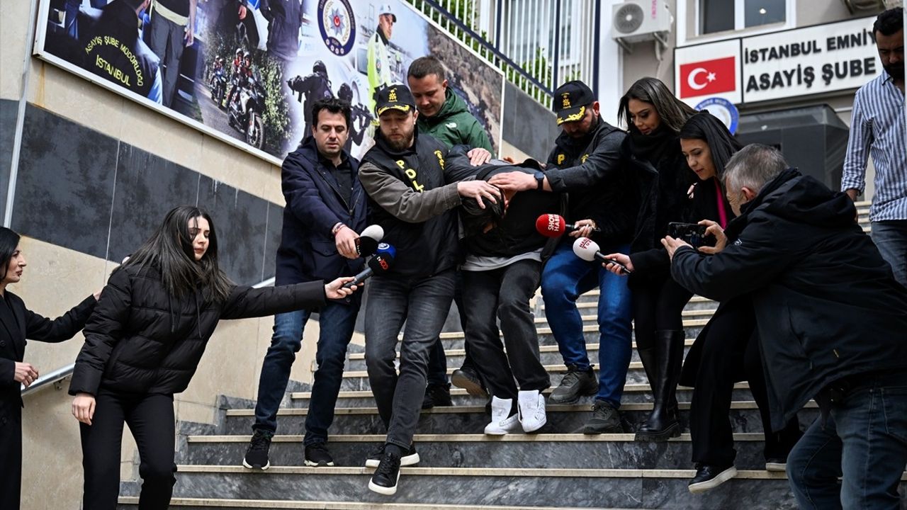 Kadıköy'de Bıçaklı Saldırı: 5 Şüpheli Adliyeye Sevk Edildi
