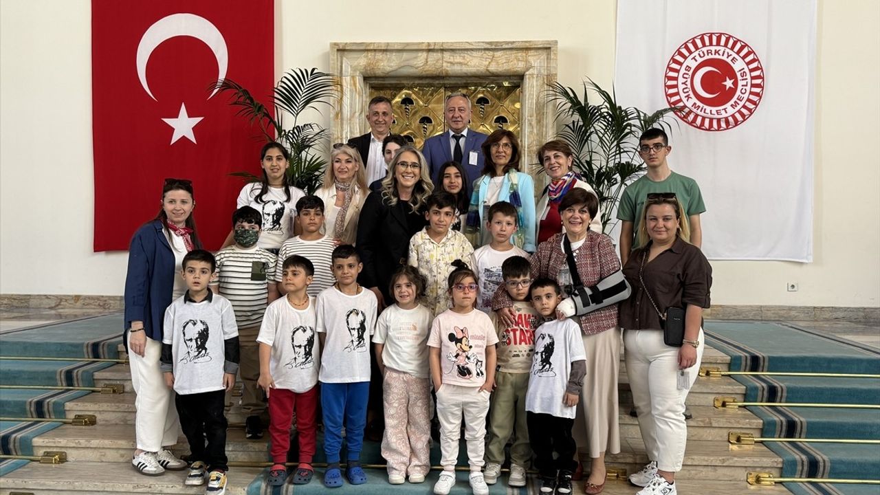 Kanseri Yenen İzmirli Çocuklar Meclis'i Ziyaret Etti
