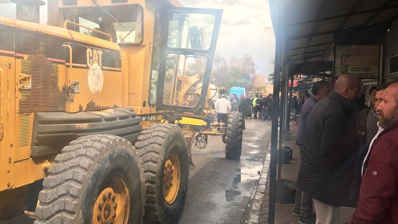 Kars'ta Silahlı Kavga: Greyder Operatörü Ağır Yaralandı