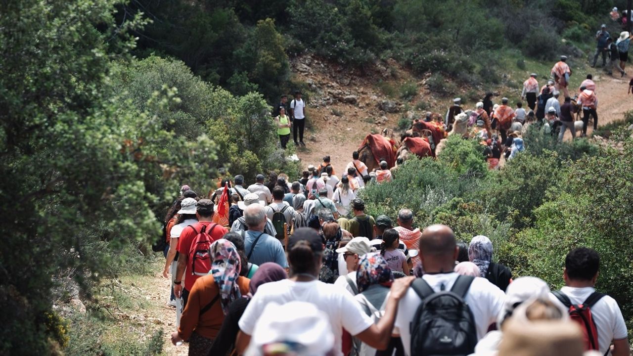 Kaş'ta Likya Su Yolu Yürüyüşü ve Patara Yörük Göçü Renklendi
