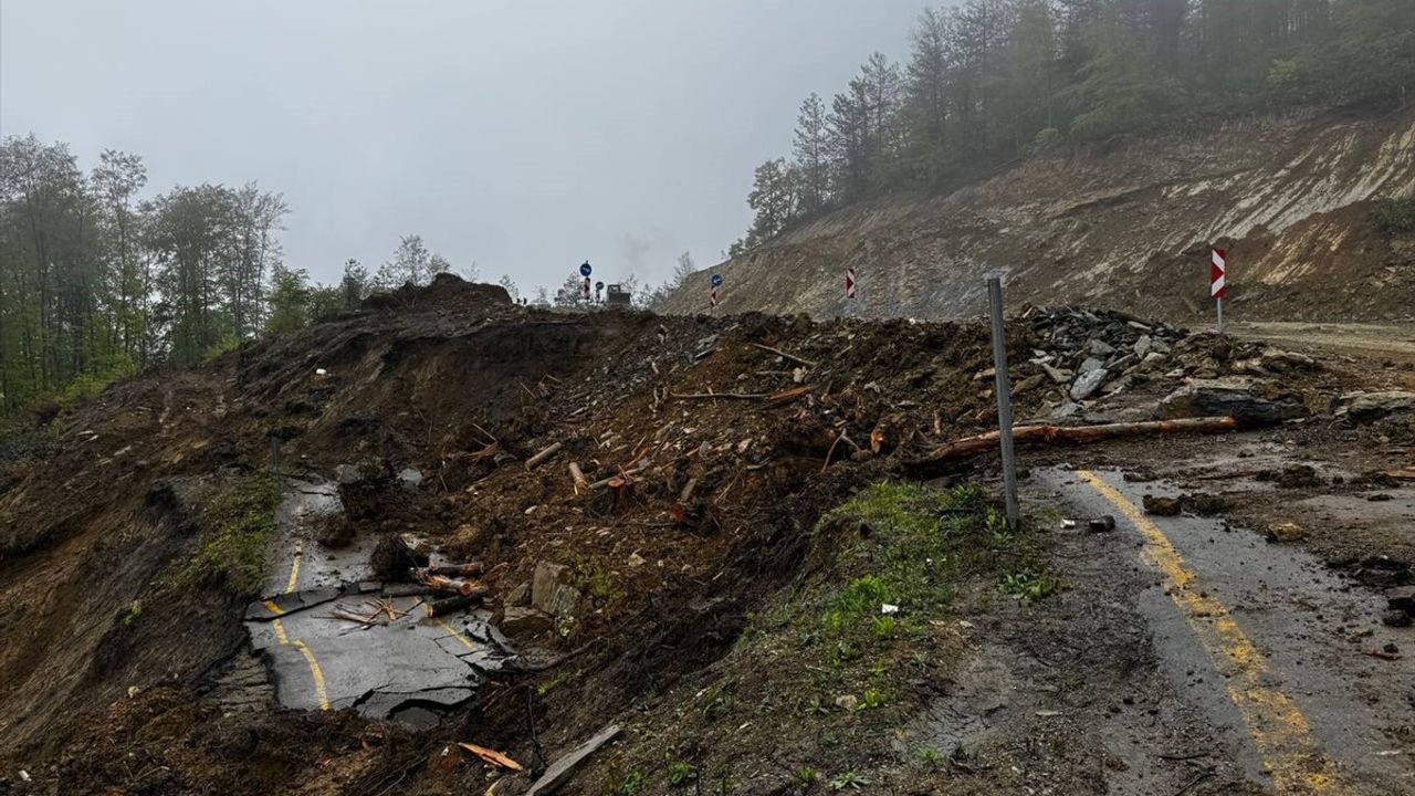 Kastamonu-Çatalzeytin Kara Yolunda Heyelan Çalışmaları Hızla Devam Ediyor